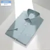 Camisa de hombre de manga corta estilo business casual en tejido Oxford lavado con enzimas, camisa con cuello lavado con enzimas para el trabajo de campo y para ir al trabajo