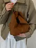 Venta al por mayor transfronteriza de diseño coreano nicho, bolso de mano de gamuza mate, bolsa tipo nube plisada de gran capacidad, estilo moderno