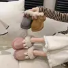 Chinelos de pelúcia de algodão para casa para o inverno, chinelos fofinhos e fofos para mulheres, chinelos pós-parto, novo estilo com sola grossa, quentes, com um laço