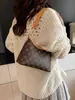 El Mini Bolso Hobo es Ligero y Tiene la Capacidad Justa para Salir. Es un Artefacto Imprescindible para la Venta al por Mayor Transfronteriza de Bolsos para Mujer. Bolso de mano para hombro cruzado