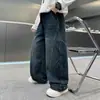 Jeans de pierna ancha curvados de color oscuro para niños con diseño de línea de primavera y otoño, cintura elástica elegante, corte holgado, pantalones largos modernos para niños mayores
