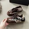 Tênis de treino alemão Melard com estampa de leopardo para mulheres, retalhos de camurça retrô, sola macia, leve, versátil, com cadarço, tênis casuais