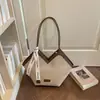 Bolso tote retro mate estilo coreano para mujer, nuevo modelo otoño e invierno 2026, simple, moderno, de alta gama, para llevar en el hombro y debajo del brazo