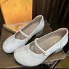 Estilo Novo Primavera e Outono 2026 Boca Rasa Estilo Chinês Sapatos de Mãe Leves Versáteis Sapatos Individuais Bordados à Mão Sapatos de Solado Macio