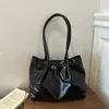 Bolso de mujer de temperamento de alta gama 2026 versátil moderno de alta clase bandolera de un solo hombro gran capacidad para el trabajo lujo ligero tote simple