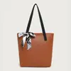 Bolsa Tote para Mulheres 2025 Moda Tendência Bolsa de Mão Simples Decoração com Lenço de Seda Bolsa de Ombro Bolsa de Braço Dropshipping