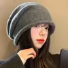Gorro de Tricô Cinza com Acabamento em Lã para Mulheres, Chapéu de Inverno que Faz o Rosto Parecer Menor, Quente e Protetor de Orelhas, Chapéu para Cobrir a Cabeça