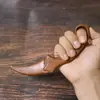 Cuchillo de Garras de Sándalo Dorado Csgo Periférico Talla Completa en Madera Juguete Pieza de Mano Niños Juguete de Madera Cuchillo de Madera Transfronterizo