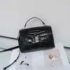 Bolso pequeño cuadrado brillante con patrón de cocodrilo hecho de piel de vacuno de plena flor, bolso de mano nuevo retro 2026 con cierre de broche, bolso cruzado de cuero genuino para mujer