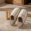 Chinelos de algodão silenciosos para mulheres, novo modelo outono e inverno 2026, chinelos fofos quentes de bico fechado para casa, para mulheres