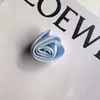 Flor de Rosa de Cor Pura Feita à Mão 5cm Acessórios de Tecido de Seda Estilo Simples Acessórios para Roupas Bolsas Acessórios Semi-Acabados DIY