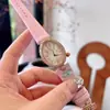Nuevo Reloj de Cuarzo Huevo de Paloma Reina de Nápoles de Comercio Exterior Moda Tendencia Temperamento Oval Reloj para Mujer
