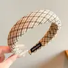Faixa de cabelo xadrez de cetim para mulheres, faixa de cabelo antiderrapante para outono e inverno, uso diário, faixa de cabelo para lavar o rosto, acessório de cabelo de coroa alta