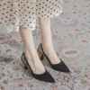 1350-6 tacones altos negros para mujer tacón de aguja punta costura de encaje gamuza esmerilada zapatos de una sola pieza boca poco profunda temperamento zapatos OL para mujer
