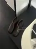 Zapatos de Mujer Dongdaemun de Corea del Sur 2025 Nuevos Estilo Británico Retro Chic Punta Cuadrada Profunda Boca Baja Tacón Bajo Zapatos Pequeños de Cuero