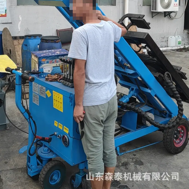 墙板安装机带夹具1