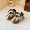 Sapatos infantis estilo coreano, nova coleção outono 2026: tênis de treino masculinos alemães com estampa de leopardo, retrô e versáteis, e tênis esportivos casuais femininos