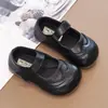 Zapatos de rendimiento para niñas, nueva colección primavera/otoño 2026, bailarinas negras de suela blanda para niñas pequeñas, zapatos de un solo color con punta poco profunda