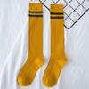 Calcetines de té para la cara al por mayor color sólido dos barras rayas verticales hasta la rodilla calcetines de mujer moda urbana media pantorrilla calcetines de mujer