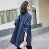 Gabardina casual para primavera y otoño, de longitud media, corte holgado, ropa para mujer de talla grande, ropa de otoño para madres de mediana edad, chaqueta tipo camisa de mezclilla para mujeres de talla grande