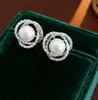 Brincos de Camélia com Pérolas e Zircônias Inspirados em Chanel Estilo Xiaohongshu para Mulheres, Brincos Fashion e Elegantes de Luxo Leve Atacado