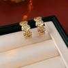 Pendientes de racimo de flores de cerámica de diamante de aguja plateada diseño de temperamento dulce Corea del Sur pendientes de moda al por mayor mujeres