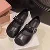 Sapatos Mary Jane Planos Foscos Estilo Francês para Mulheres, Lançamento Primavera 2026, Fivela Retro Versátil para o Dia a Dia, Sapatilhas com Tachas