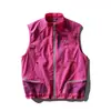 Chaleco de otoño para hombres y mujeres, adecuado para ciclismo y senderismo al aire libre, de secado rápido, transpirable, resistente al agua, y combinado con pantalones de trabajo para un atuendo deportivo.