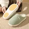 Zukangle 2026 Pantuflas de Algodón Antideslizantes para Mujer Nuevas de Invierno Cálidas para el Hogar de Interior Pantuflas de Algodón para Pareja Hombres Venta al por Mayor