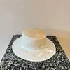 Sombrero de paja de alta calidad*estilo Hepburn francés para protección solar, sombrero de verano para mujer, tejido a mano de rafia, de copa plana, con encaje