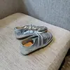 Zapatos de Ballet de Entrenamiento Finos Nuevos Primavera 2026 para Mujer con Velcro, Zapatos Casuales Planos Versátiles de Moda para Mujer en Plateado