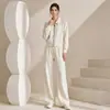Conjunto esportivo casual estilo europeu para mulheres, nova coleção de outono de 2026, moderno e estiloso, efeito emagrecedor, moletom e calça pantalona, conjunto de duas peças