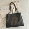 Bolsa de ombro feminina com grande capacidade e letras 2024 inverno nova bolsa casual all-match bolsa tote de alta qualidade na moda