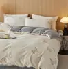 Juego de ropa de cama de cuatro piezas de terciopelo de leche, grueso, cálido y bordado para otoño e invierno, con funda de edredón y sábana de franela y felpa