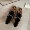 Zapatos Mary Jane de Piel de Cordero Súper Suave, Elegantes, Puntera Cuadrada Pequeña, Strass de Corazón, Escotados, Zapatos Planos Individuales Retro Franceses con Estampado de Leopardo para Mujer
