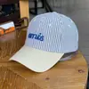 Boné de Baseball Estilo Novo com Proteção Solar, Design de Fita Versátil, Circunferência da Cabeça Grande, Efeito Emagrecimento Facial, Letras Listradas, Top Macio, Chapéu Feminino Doce e Estiloso