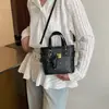 2025 Nuevo Bolso Cubo de Dibujos Animados Lindo y Moderno de Gran Capacidad para Hombro Único, Debajo del Brazo, Bolso Texturizado para Viajero, Bolso de Mano para Mujer