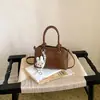 Bolsa de Concha para Mulheres 2026 Novo Modelo Bolsa de Mão Ombro Transversal Versátil para o Dia a Dia Design de Nicho Bolsa com Toque de Luxo