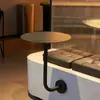 Loja de sobremesas de milk tea várias mesas de cabine de café no lado da parede mesas de parede pequenas mesas redondas pretas de parede