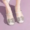 Sapatos de Salto Baixo com Bico Aberto Estilo Francês para Mulheres, Novo Modelo Verão 2026, Strass, Aumento de Altura, Sola Macia, Sapatos Mary Jane Versáteis para Mulheres Baixas