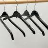 Fábrica de Ropa Percha Antideslizante para Traje Plástico Sin Costuras Soporte para Ropa Hogar Ancho para Trajes de Adulto Tienda de Ropa Colgador de Ropa