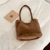 Bolsa de Axila de Felpa Nueva de Otoño para Mujer 2026 Moda Chic Tacto de Alta Gama Bolso de Hombro Único Bolso Cubo de Nicho de Moda