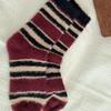 Calcetines de Corea del Sur para mujer, calcetines de caña media, nuevos de invierno, engrosados, cálidos, de terciopelo de visón, calcetines para mujer, calcetines de rayas con combinación de colores, calcetines apilables