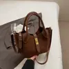 2025 Nuevo Otoño e Invierno Retro Textura Simple Versátil Portátil Bolso Cubo de Viaje Nicho de Moda Bolso Cruzado para Mujer