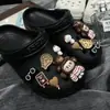 Accesorios para Zapatos Croc Oso Marrón Lindo Zapatos de Tela con Capucha Flor DIY Reloj Dorado Marca de Café Hebilla de Zapato Linda