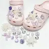 Nuevos dijes de resina para zuecos al por mayor: lindos diseños de dibujos animados, versátiles flores para zapatos de mariposa, flores de burbujas y decoraciones de animales