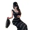 Vestido regata com gola listrada contrastante estilo Chanel para mulheres, vestido bodycon de verão que afina a cintura, puro e sedutor, vestido de comprimento médio que emagrece