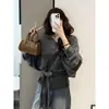 [Andy Veludo Lavado] Blusa de tricô com decote V e mangas morcego para mulheres, novo estilo de outono, com um elegante design de amarração na cintura que cria um efeito emagrecedor