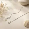 Novo design outono e inverno S-buckle colar com pingente de pérola acessório para mulheres, estilo de luxo leve, corrente de osso de cobra de nicho de alta qualidade