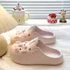 Sandália Birkenstock Estilo Menina Fofa, Tamancos de Desenho Animado em EVA para Mulheres, Leves e Versáteis para Casa e Uso Interno, Chinelos Fechados